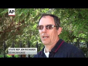 Gov. Walker seeks to mend fences with Beer and Brats