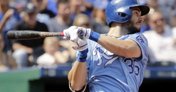 Vargas, Moss lead Royals to 11-3 win over Twins