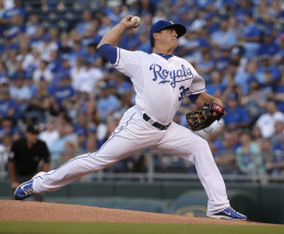 Kansas City Royals relief pitcher Kris Medlen throws during the first inning of a baseball game against the Baltimore Orioles Monday, Aug. 24, 2015, in Kansas City, Mo. (AP Photo/Charlie Riedel)