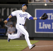 Kansas City Royals right fielder Alex Rios catches a fly ball for the out on Chicago White Sox's Geovany Soto during the eighth inning of a baseball game Saturday, Aug. 8, 2015, in Kansas City, Mo. (AP Photo/Charlie Riedel)