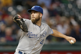 Kansas City Royals starting pitcher Danny Duffy delivers in the second inning of a baseball game against the Cleveland Indians, Wednesday, Sept. 16, 2015, in Cleveland. (AP Photo/Tony Dejak)