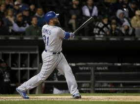 RETRANSMISSION TO CORRECT NAME OF PLAYER SCORING TO SALVADOR PEREZ FROM CHESLOR CUTHBERT - Kansas City Royals' Jonny Gomes watches his sacrifice fly off Chicago White Sox starting pitcher John Danks, scoring pinch runner Salvador Perez, during the fifth inning of a baseball game Thursday, Oct. 1, 2015, in Chicago. (AP Photo/Charles Rex Arbogast)