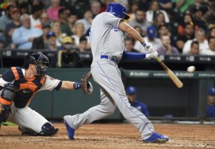 Kansas City Royals' Eric Hosmer hits a two-run double in the sixth inning of a baseball game against the Houston Astros, Thursday, April 14, 2016, in Houston. (AP Photo/Eric Christian Smith)