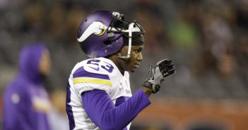 Vikings re-signs Terence Newman