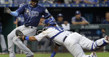 Hechavarria shimmies past Perez at plate, Rays beat Royals