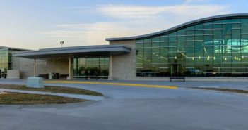 City commission discusses airport parking fees, federal grant