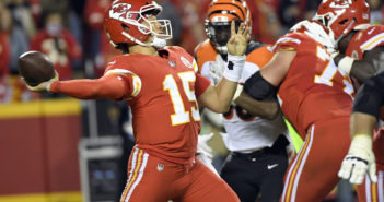 Mahomes torches Bengals for 4 TDs as Chiefs roll, 45-10
