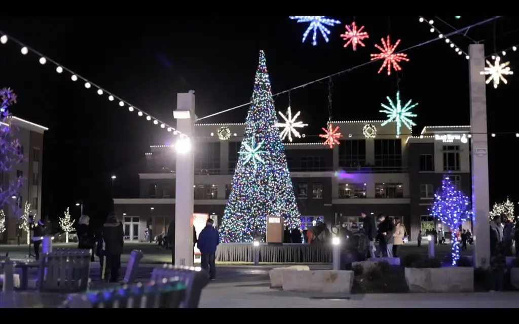 Festival of Lights kicks off holiday season in Manhattan B104.7