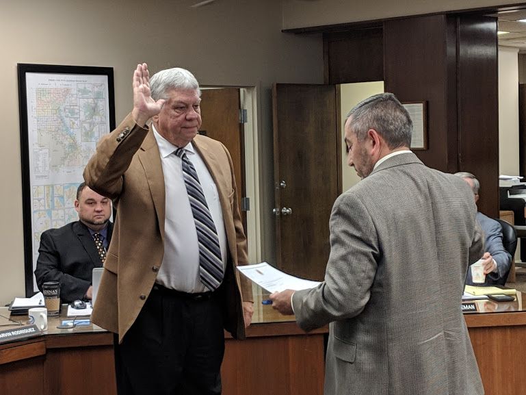 Riley County Commissioner and judges sworn in at meeting - News Radio KMAN