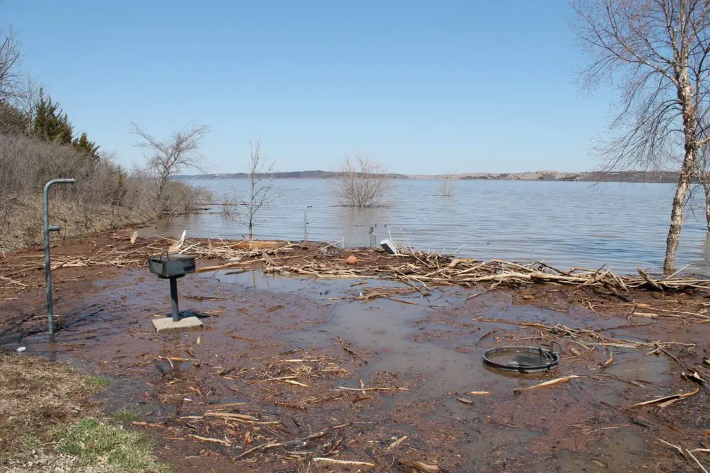 Tuttle Creek Lake continues to see high waters, flooded roads nearby