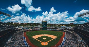 Tigers plate 7 runs in third, go on to beat Royals 12-8