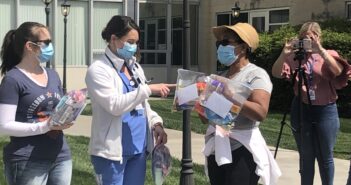 Manhattan nurses sent off to fight COVID-19 in Chicago