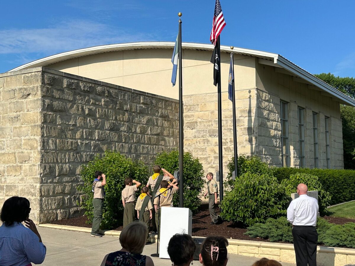 Boy Scouts commemorate Flag Day in Manhattan - News Radio KMAN