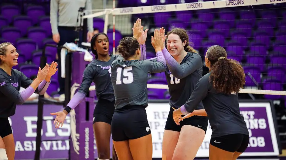 Strong Defense Propels Cats to Sweep of Skyhawks