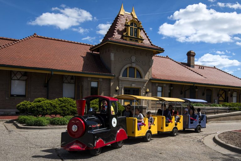 City commissioners support plans for train depot tribute to Roger Reitz