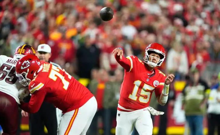Mahomes, Hunt lead Chiefs to dominant 28-7 win over Commanders