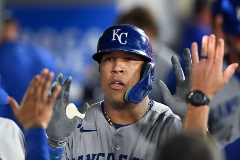Salvador Perez agrees to a two-year contact to remain with the Royals