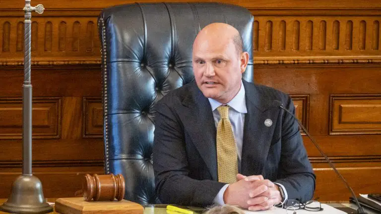 Latest Kansas campaign finance reports: Candidates for governor strive to hit $1M mark