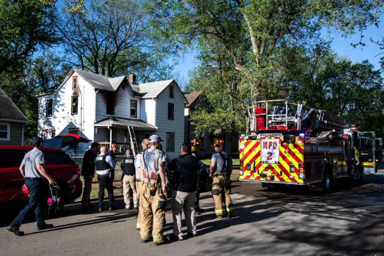 Passerby helps rescue occupants before crews arrive at Manhattan fire